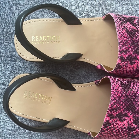 Kenneth Cole Reaction hot pink snake skin sandals - Picture 3 of 6